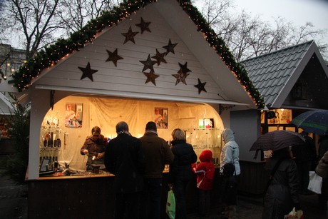 weihnachtsmarkt-neumarkt