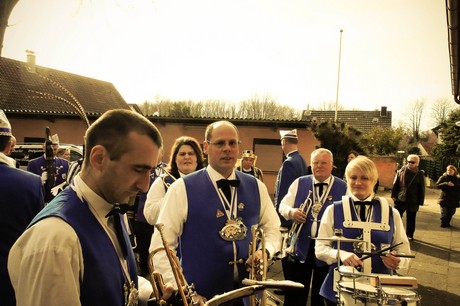 musik-und-showband-weiss-blau-am-stern-bruehl