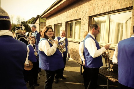 musik-und-showband-weiss-blau-am-stern-bruehl