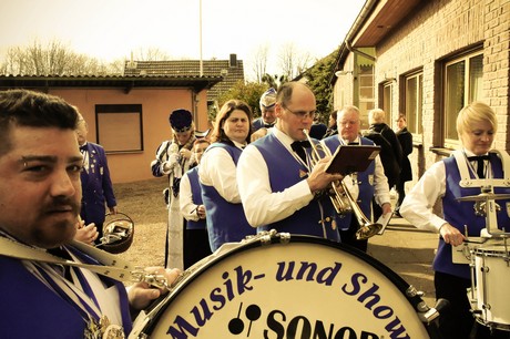 musik-und-showband-weiss-blau-am-stern-bruehl