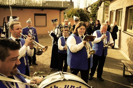 musik-und-showband-weiss-blau-am-stern-bruehl