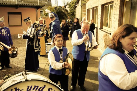 musik-und-showband-weiss-blau-am-stern-bruehl