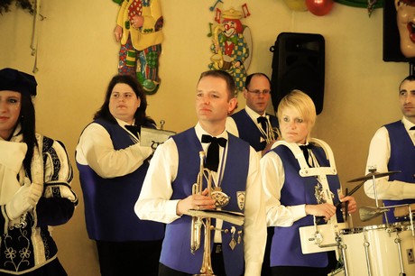 musik-und-showband-weiss-blau-am-stern-bruehl