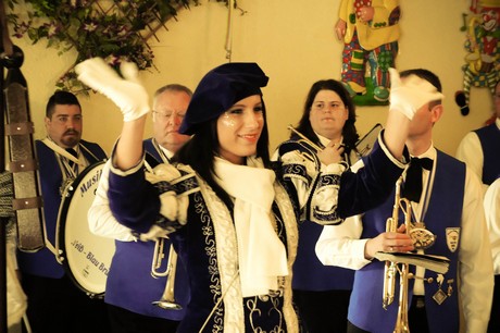 musik-und-showband-weiss-blau-am-stern-bruehl