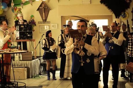 musik-und-showband-weiss-blau-am-stern-bruehl