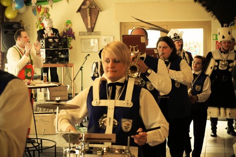 musik-und-showband-weiss-blau-am-stern-bruehl