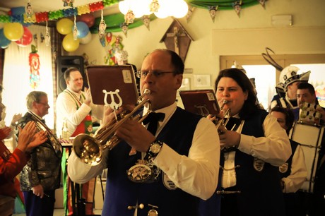 musik-und-showband-weiss-blau-am-stern-bruehl