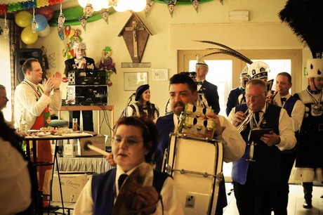 musik-und-showband-weiss-blau-am-stern-bruehl