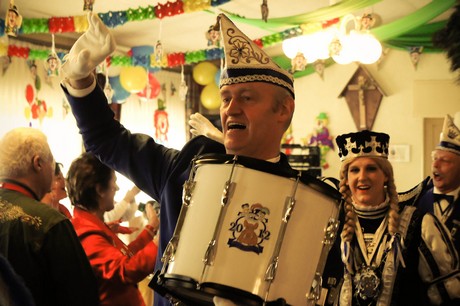 musik-und-showband-weiss-blau-am-stern-bruehl