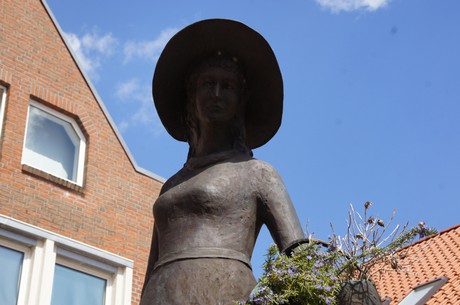 einkaufende-hausfrau