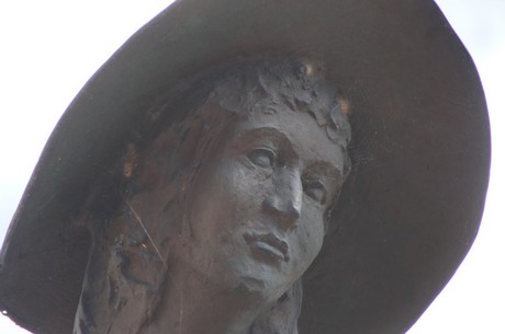 einkaufende-hausfrau