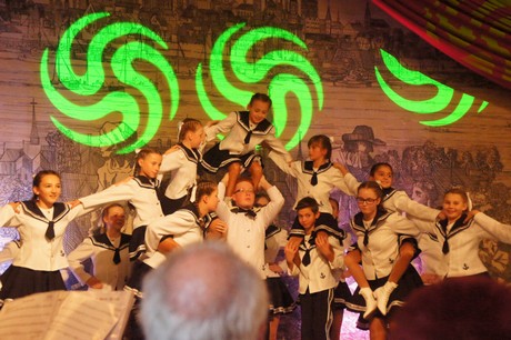 jugendtanzcorps-steinenbruecker-schiffermaedchen