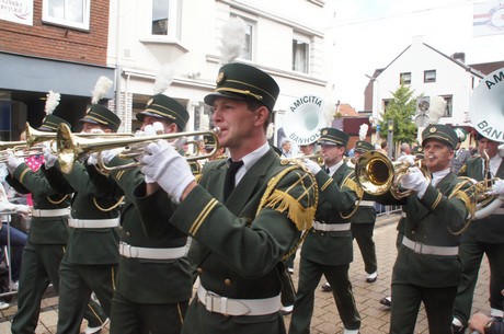 harmonie-en-klaroenkorps-amicitia-banholt