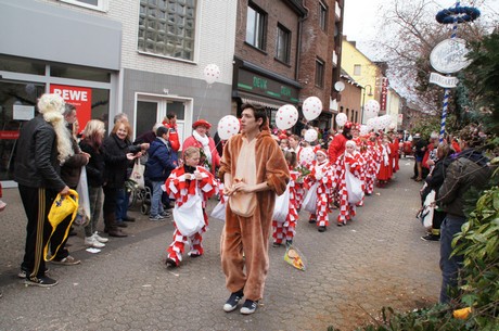 Kinder-und-Jugend-Garde-von-Rot-Weiss-Huerth
