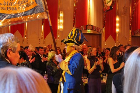 buergergarde-blau-gold