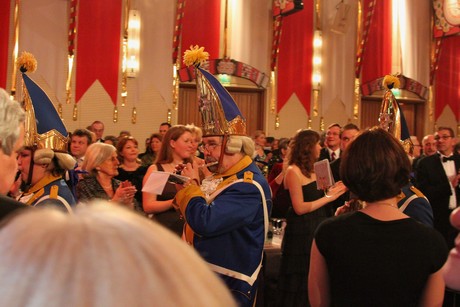 buergergarde-blau-gold
