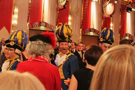 buergergarde-blau-gold
