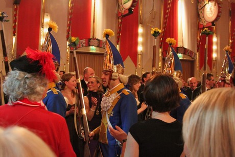 buergergarde-blau-gold