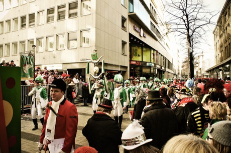 garde-corps-gruen-weiss-Koeln