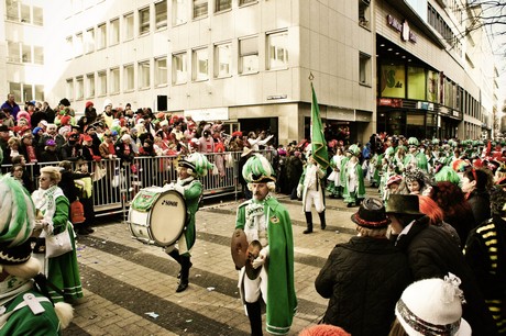 garde-corps-gruen-weiss-Koeln