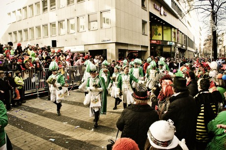 garde-corps-gruen-weiss-Koeln