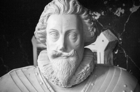 henry-robert-aux-epaules