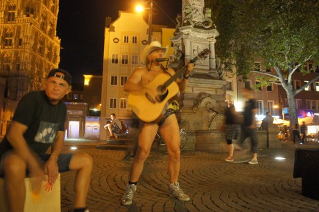 naked-cowboy-duesseldorf