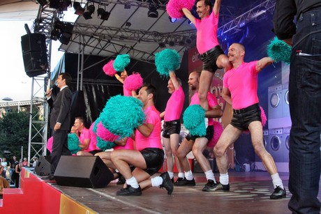 pink-poms