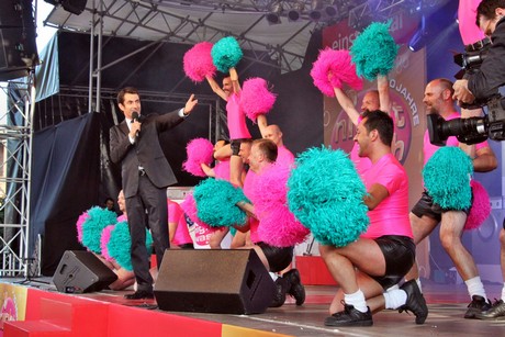 pink-poms