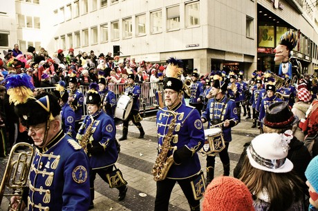 treuer-Husar-Blau-Gelb
