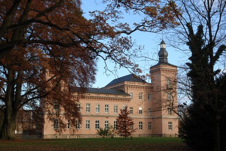 schloss-gracht