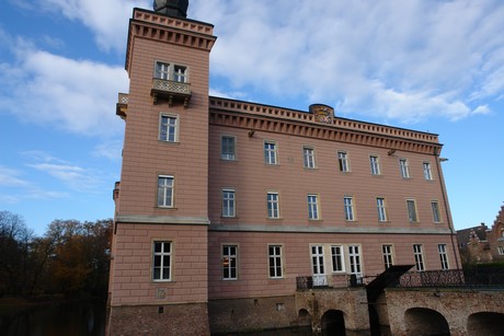 schloss-gracht