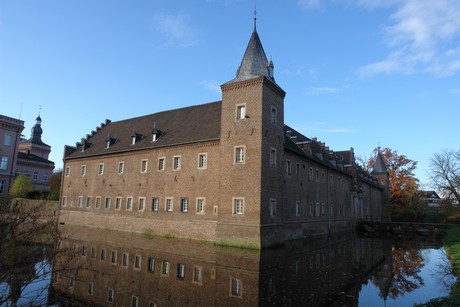 schloss-gracht