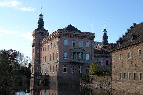 schloss-gracht