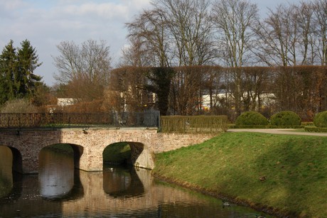 schloss-gracht