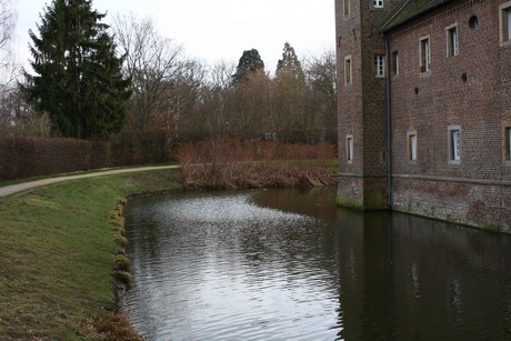 schloss-gracht